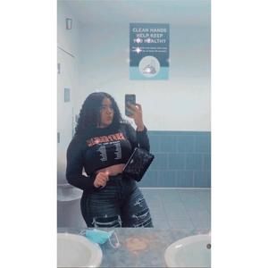 Meet your Posher, Faviola